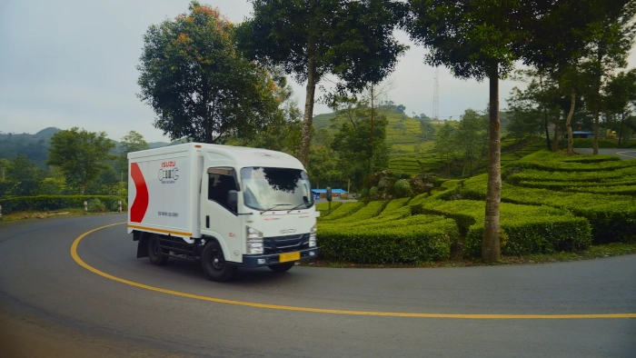 6 Keunggulan Isuzu Elf NLR B untuk Berlibur, Nikmati Bus Irit Bahan Bakar dan Nyaman untuk Jarak Jauh